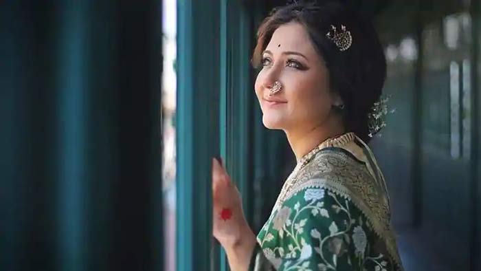 নতুন হেয়ারস্টাইলে ভারতীয় নায়িকা স্বস্তিকা